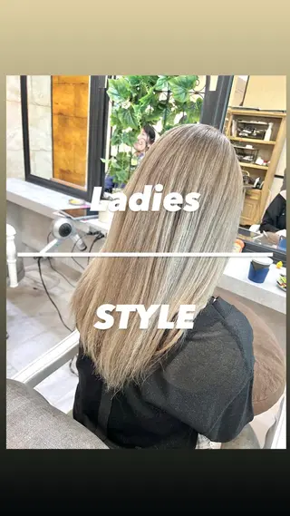 セミロング カラー 大人デザイン 🍃MORIKA🍃のヘアスタイル