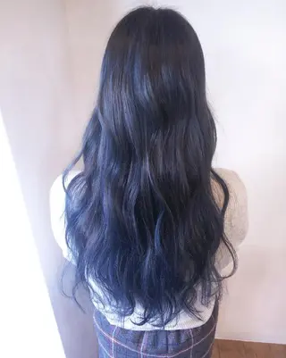 カラー ロング RU RIのヘアスタイル