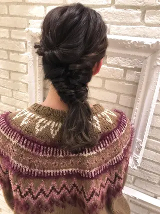 ロング ヘアアレンジ MIOベージュカラー 柔らかいカラーのヘアスタイル