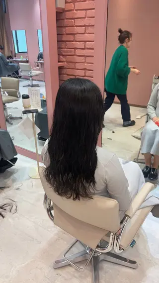 ロング パーマ 聖菜/ hina /レイヤー/艶カラーのヘアスタイル