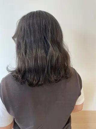 ミディアム カラー 天野 瑠真のヘアスタイル
