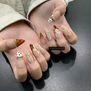 ネイル 個性派ネイルサロン 💅🏼ターコイズのネイルデザイン
