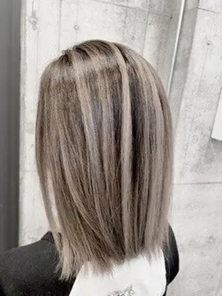 ミディアム カラー 樋川 早紀のヘアスタイル