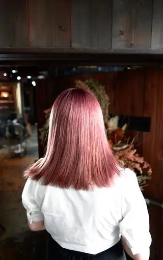 セミロング カラー 安藤悠里/ハイトーン /デザインカラーのヘアスタイル