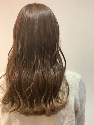 ロング カラー 蓮見  友里のヘアスタイル