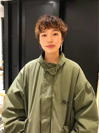 ショート カラー パーマ ミヤギ リュウキのヘアスタイル