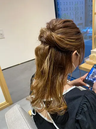 セミロング ヘアアレンジ やまぐち あやみのヘアスタイル