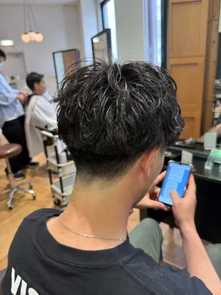 ショート パーマ メンズ 溝口 槙里也のヘアスタイル