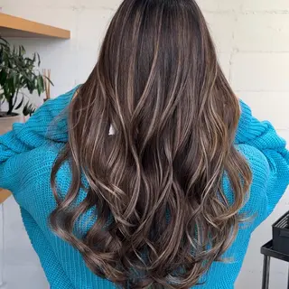 ロング カラー リサ tonieのヘアスタイル