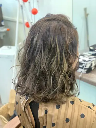 ミディアム カラー 鶴見 和美のヘアスタイル