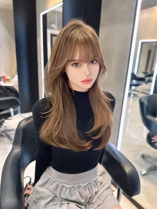 ロング カラー レイヤーカット 透明感カラーのヘアスタイル