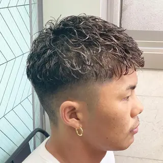 メンズ フェードパーマ 新倉幸之助のヘアスタイル