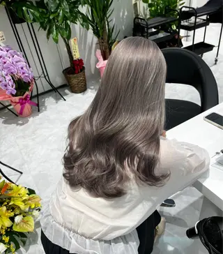 セミロング カラー ヘアアレンジ 🫧モテる💗ダメー ジレスハイトーン🫧のヘアスタイル