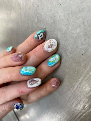 ミディアム カラー パーマ ヘアアレンジ ネイル mana 暖色カラーカットのヘアスタイル