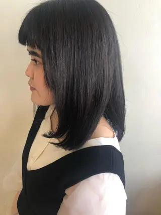 ミディアム MIOベージュカラー 柔らかいカラーのヘアスタイル