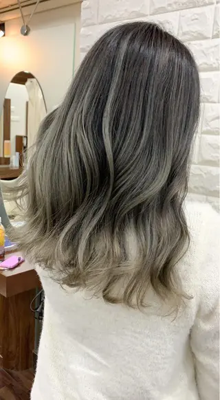 セミロング カラー 薄田 珠美のヘアスタイル