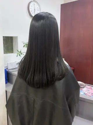 セミロング alu yuinaのヘアスタイル