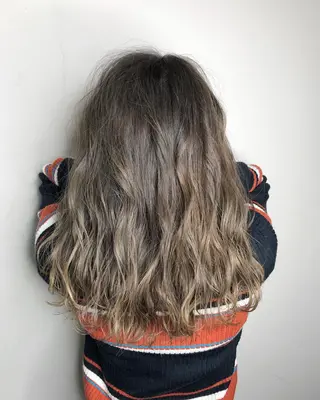 ミディアム Reve Resort池袋のヘアスタイル