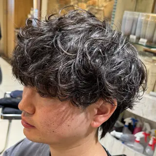 ショート カラー パーマ ヘアアレンジ メンズ 新宿のパーマ職人/ メンズパーマ/石見のヘアスタイル