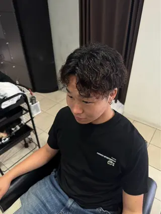 ショート パーマ メンズ 塩田 稜真のヘアスタイル