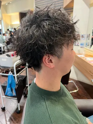 ショート パーマ メンズ インナーカラー/ ストレート/奥野洸也のヘアスタイル