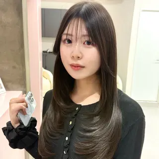 ロング 鍋田/ 渋谷/ 縮毛矯正／レイヤーのヘアスタイル