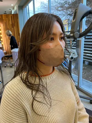 カラー 長南 やよいのヘアスタイル