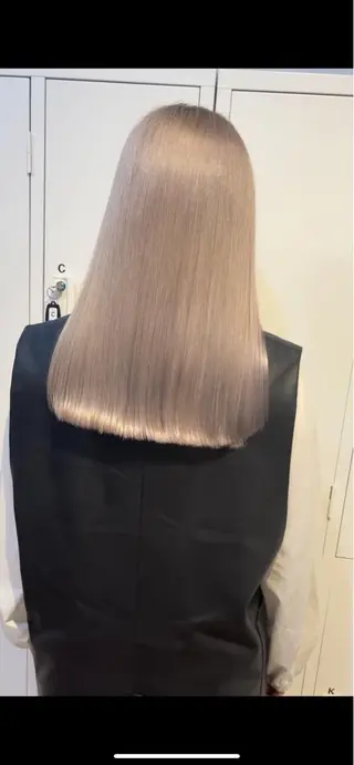 セミロング 水原　悠吾 ELISS　ブリーチのヘアスタイル