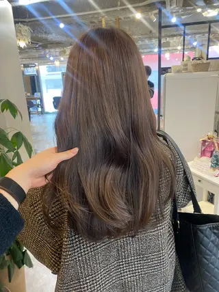セミロング カラー AYANO ／レイヤー／オリーブのヘアスタイル