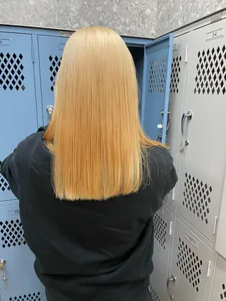 セミロング カラー ネイル マツエク・マツパ アイブロウ ⭐ハイトーンブリーチ ミルクティーピンクのヘアスタイル
