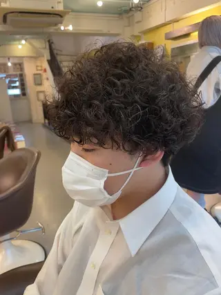 ショート パーマ メンズ 嶋佐 昌大 シマサマオのヘアスタイル