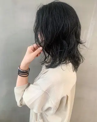 ミディアム パーマ ウルフレイヤーカット /チヒロのヘアスタイル