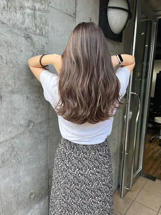 ロング カラー ミルクティーベージュ ブリーチ 店長 清水のヘアスタイル