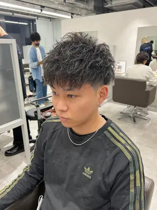 ショート カラー パーマ メンズ 関西センターパート メンズモデル募集のヘアスタイル