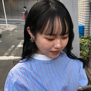 セミロング カラー ，comma momoka🪄のヘアスタイル