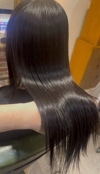 ロング 飯星慧斗 /ブリーチ、縮毛矯正のヘアスタイル