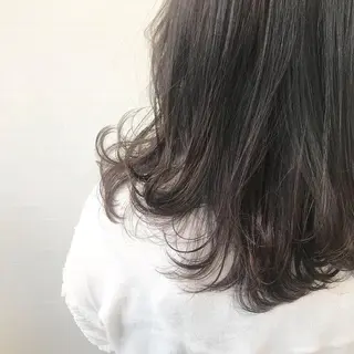 セミロング カラー オリーブ/アッシュ やわらか透明感カラーのヘアスタイル