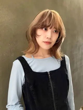 セミロング カラー 小林 美咲のヘアスタイル