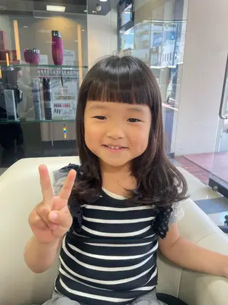 セミロング キッズ ハイトーン/レイヤー 似合わせ・ユキノのヘアスタイル