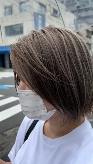 ショート ハイトーン/ ダブルカラー/透明感のヘアスタイル