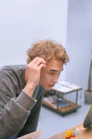 ショート メンズ スパイキーショート パーマ　具志堅　太志のヘアスタイル