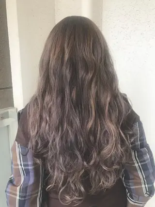 ロング カラー 岩谷/ブリーチ 🪽透明感カラーのヘアスタイル