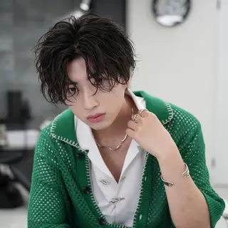 ミディアム カラー パーマ メンズ 🔥メンズ極🔥韓国 シャドウ/波巻き柿崎のヘアスタイル