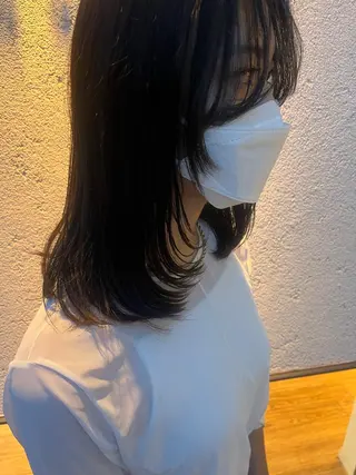 ミディアム 艶髪／レイヤーカット 塚越　紗菜のヘアスタイル