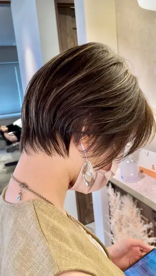 ショート 日比崚介🍀 おくれげ小顔カットのヘアスタイル