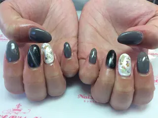 ネイル ネイルリボン 受付スタッフのネイルデザイン