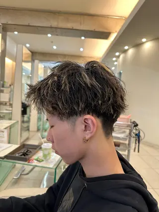 メンズ メンズ特化/メンズ パーマ/ハイトーンのヘアスタイル