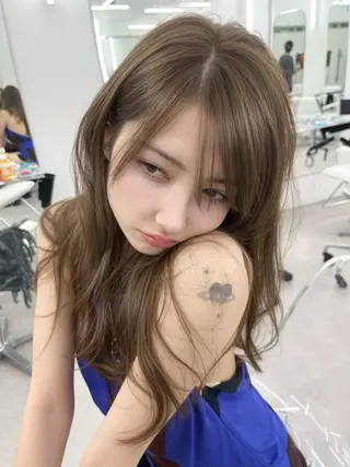 セミロング カラー 透明感カラー✨🩵 韓国ヘアkanatoのヘアスタイル