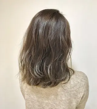ミディアム カラー Miru by INCE HAIRのヘアスタイル
