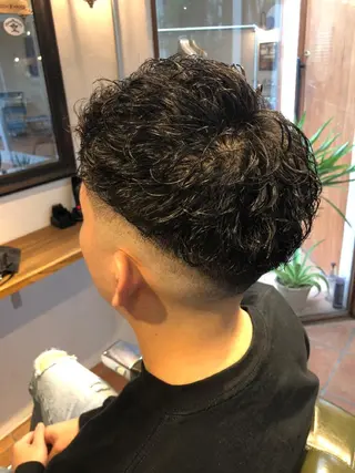ショート パーマ メンズ 冨士川 英樹のヘアスタイル
